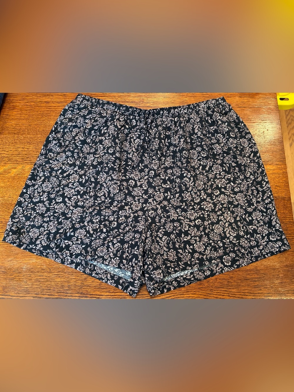 Torrid Festival Ditsy Floral Crinkle Shorts Black Cream Size 2(2X) NWT Plus Size